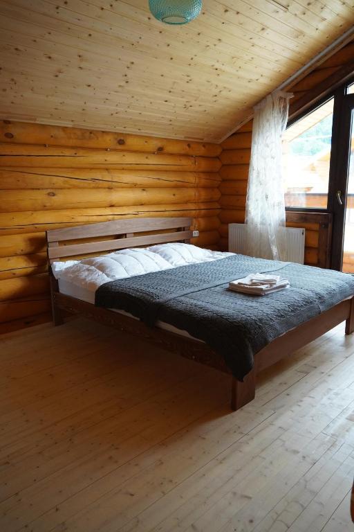 Postel nebo postele na pokoji v ubytování LOG HOUSE