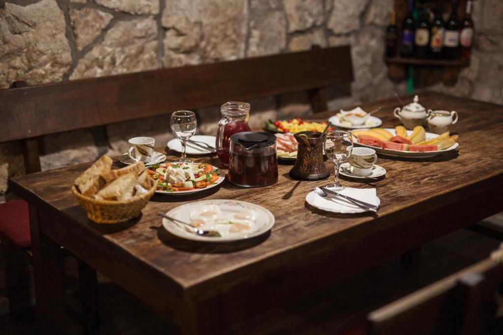 Jedlo v ubytovaní bed & breakfast alebo blízkom okolí