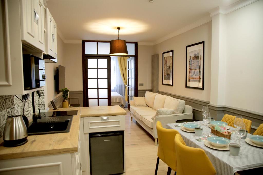 Central Boutique Apartments - Penthouse Apartment