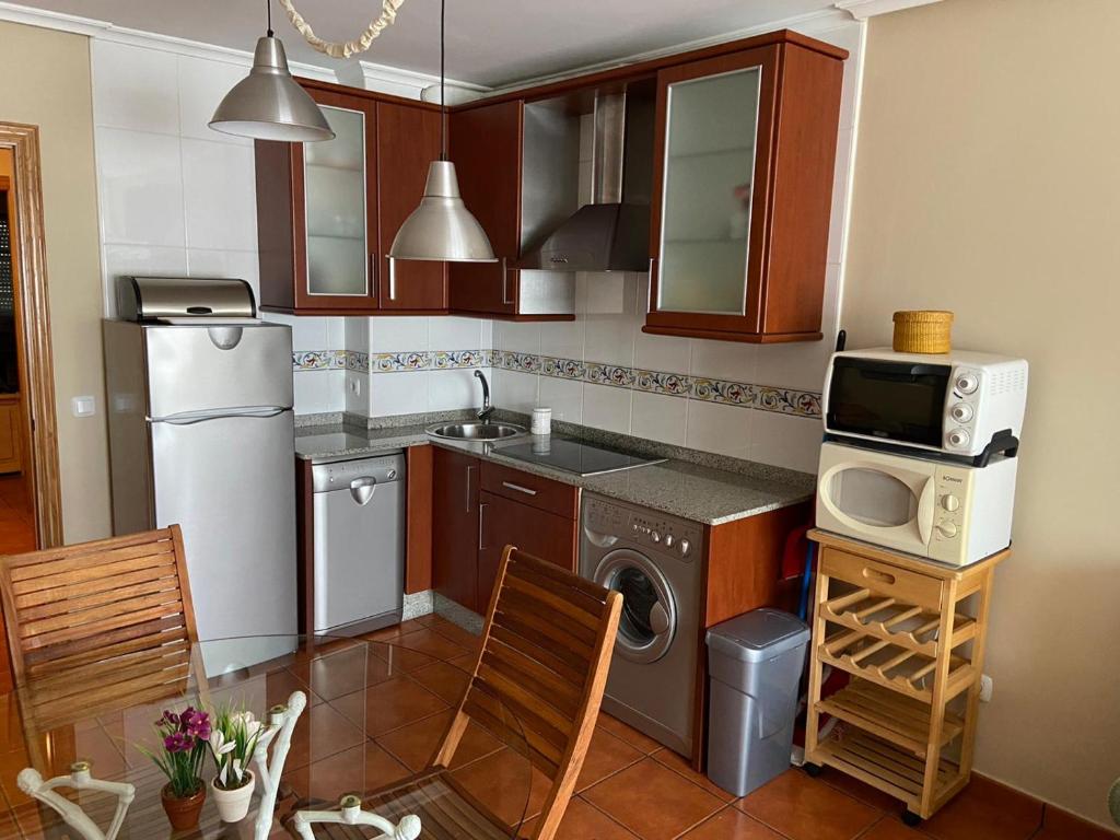Kuchyň nebo kuchyňský kout v ubytování APARTAMENTO PUERTO FOZ