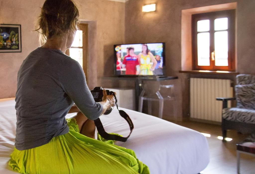 TV a/nebo společenská místnost v ubytování Albergo Al Cacciatore Tortellinando