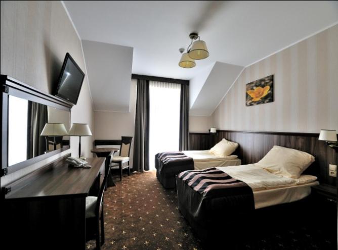 Televízia a/alebo spoločenská miestnosť v ubytovaní HOTEL NIAGARA