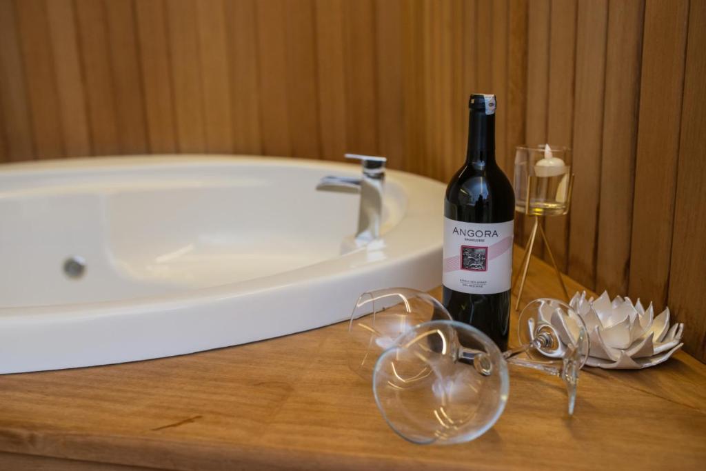 Nápoje v ubytování Ece Marina Suites