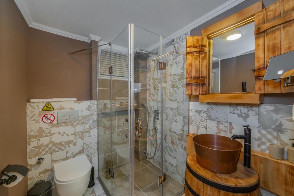 Koupelna v ubytování Ece Marina Suites
