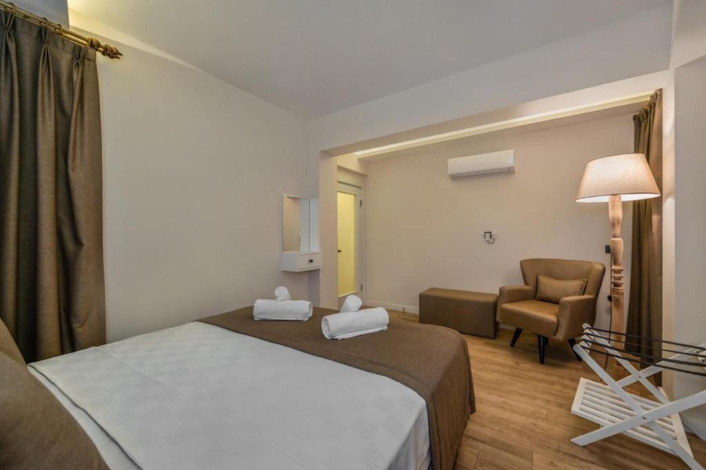 Postel nebo postele na pokoji v ubytování Ece Marina Suites