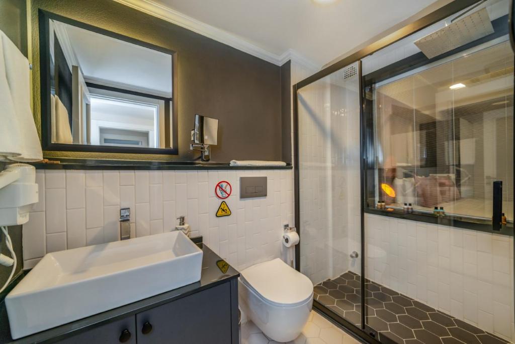 Koupelna v ubytování Ece Marina Suites