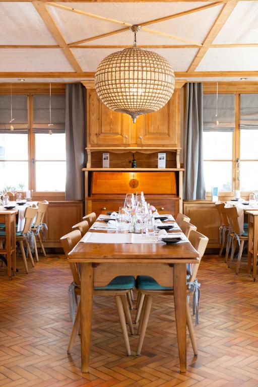 Restaurace v ubytování Gasthof zum Schlüssel La Méridienne Fribourg SA