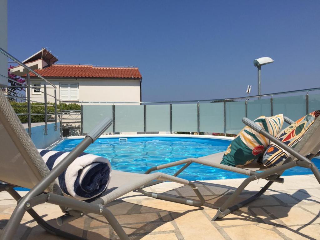 Piscina di Linda seaview&pool apartment o nelle vicinanze