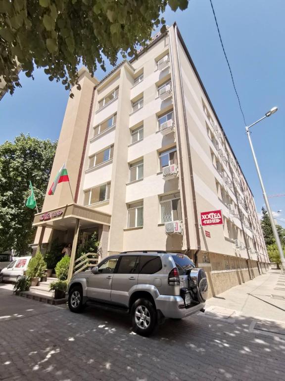 The building in which a hosteleket is located