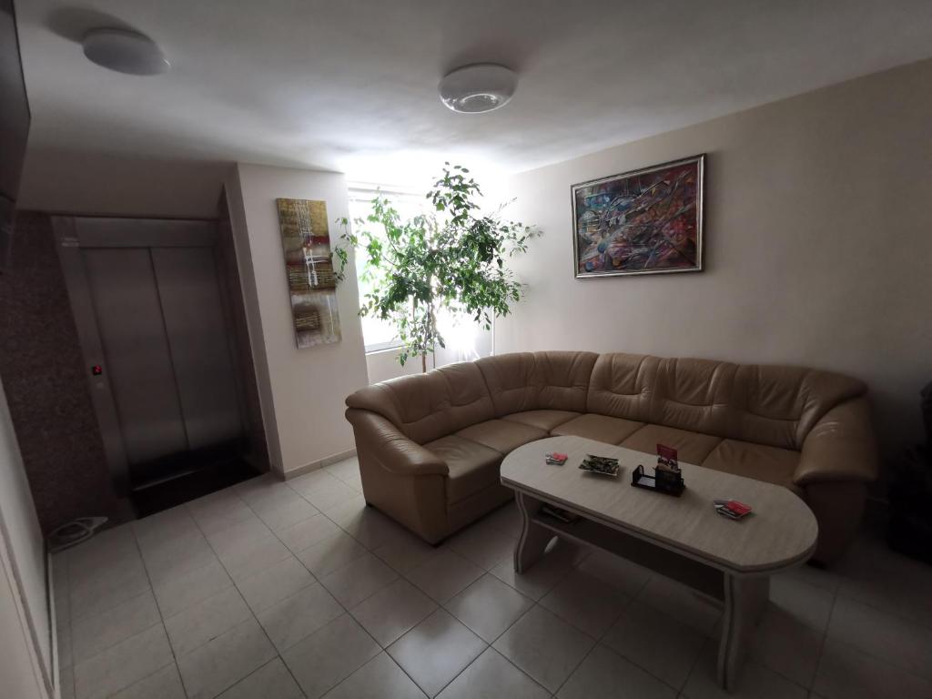 A seating area at Hostel Penev