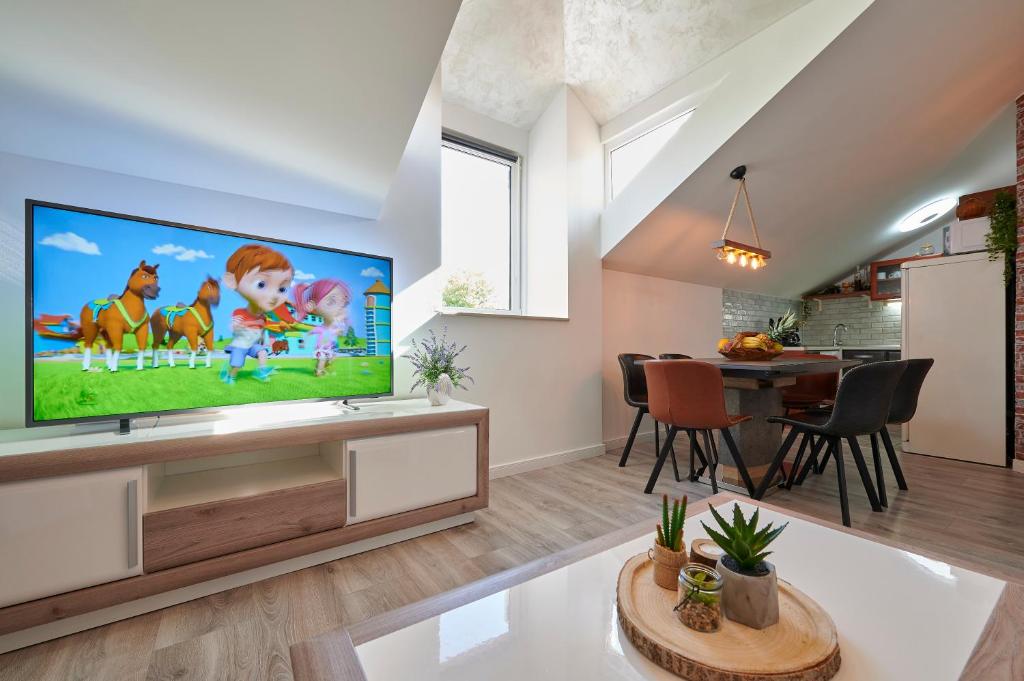 Televízia a/alebo spoločenská miestnosť v ubytovaní Apartment Ana-Marija