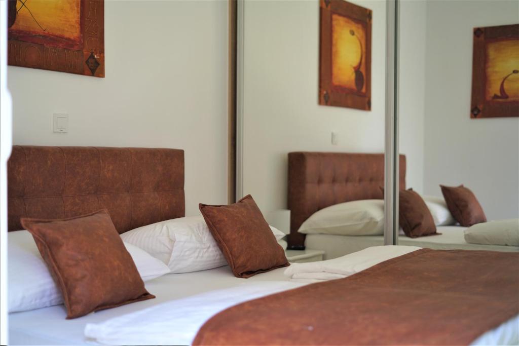 Кровать или кровати в номере Villa M - Your business & holiday apartment in Sibenik