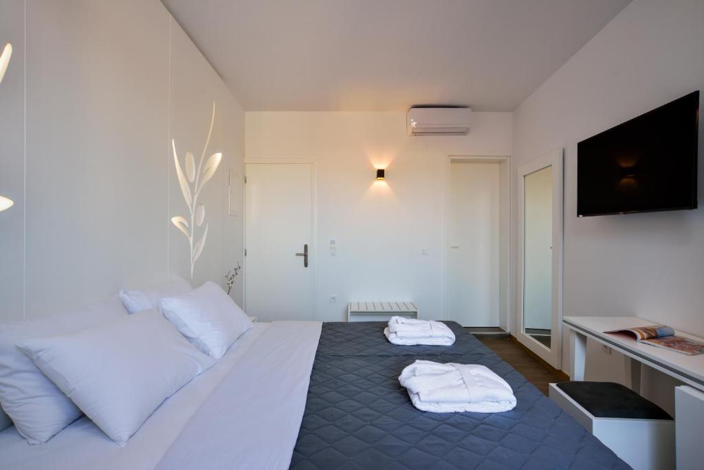 Elia Portou Luxury Residence - 2