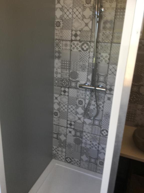 Koupelna v ubytování "De VRIJBOS ROUTE" alleenstaande dubbele woning!
