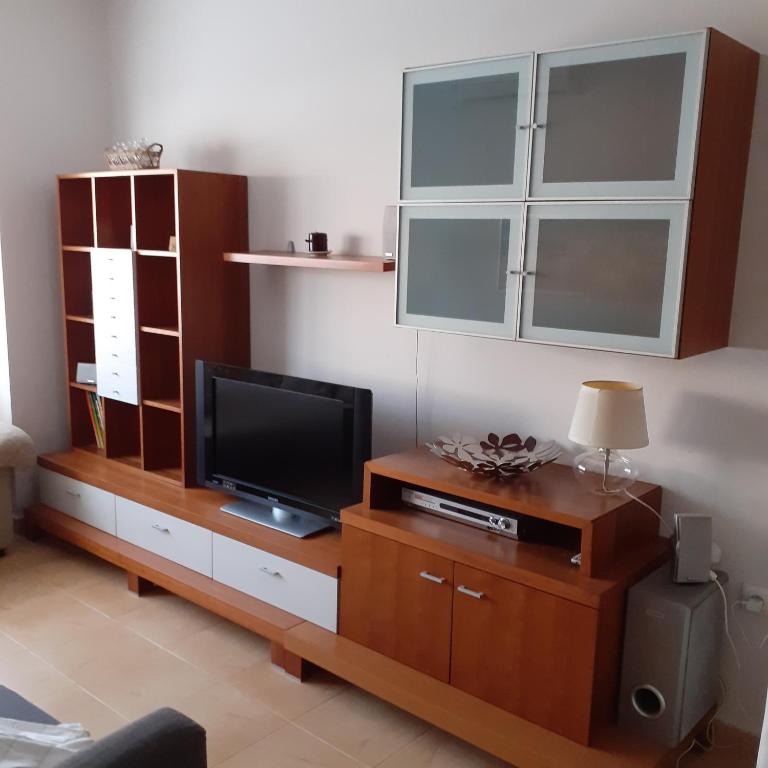 TV a/nebo společenská místnost v ubytování DUPLEX LA CONCHA.14