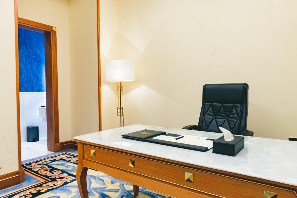 Postel nebo postele na pokoji v ubytování Iridium Hotel