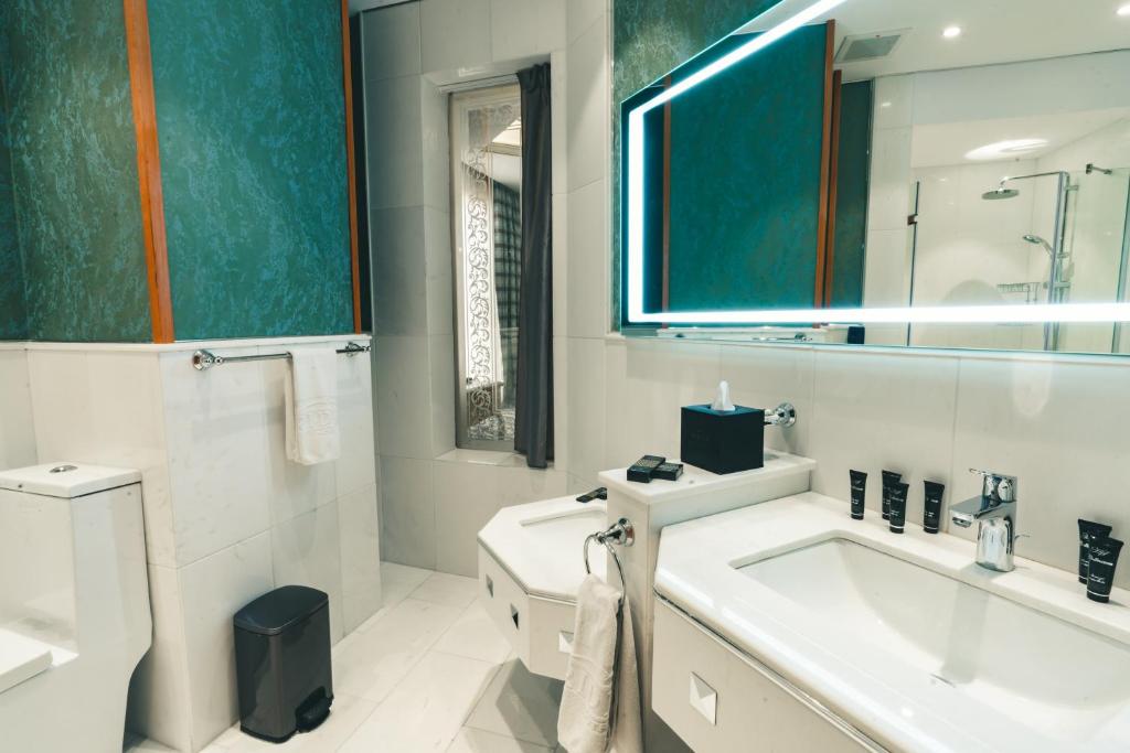 Koupelna v ubytování Iridium Hotel