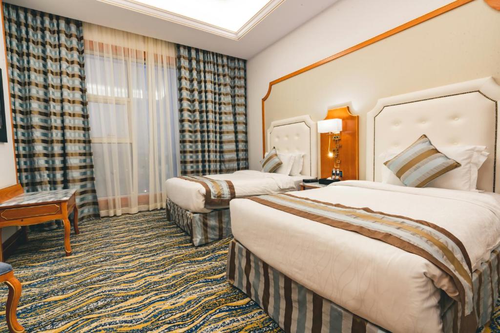 Postel nebo postele na pokoji v ubytování Iridium Hotel