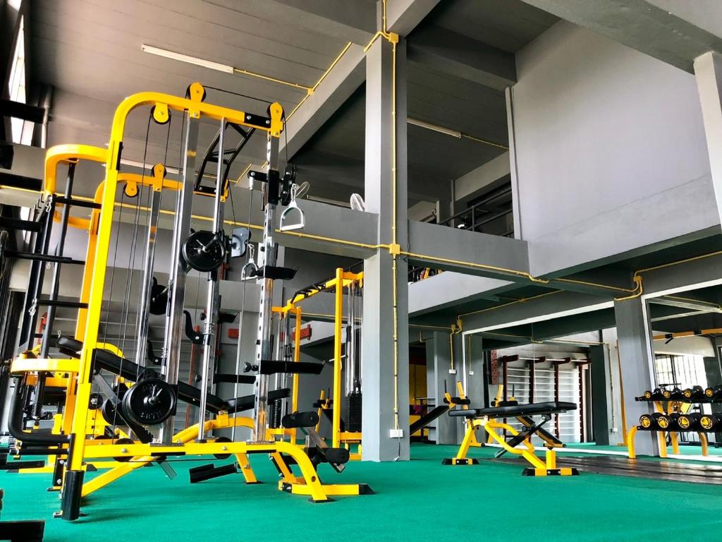 Fitness centrum a/nebo fitness zařízení v ubytování Akelada Hotel