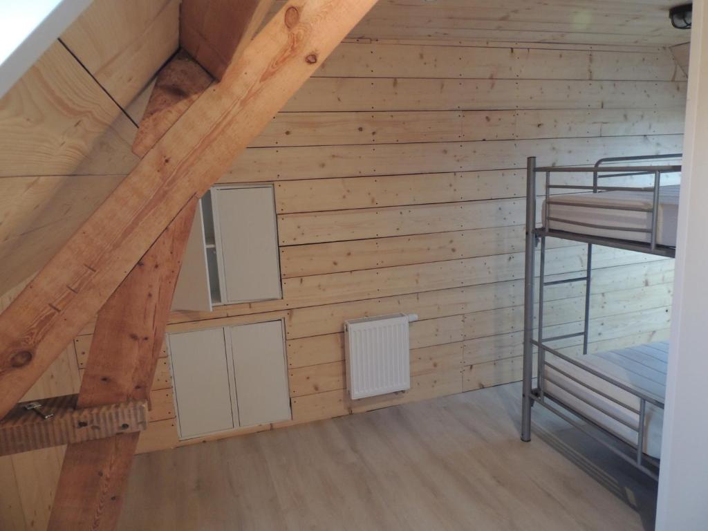 Palanda nebo palandy na pokoji v ubytování "De VRIJBOS ROUTE" alleenstaande dubbele woning!