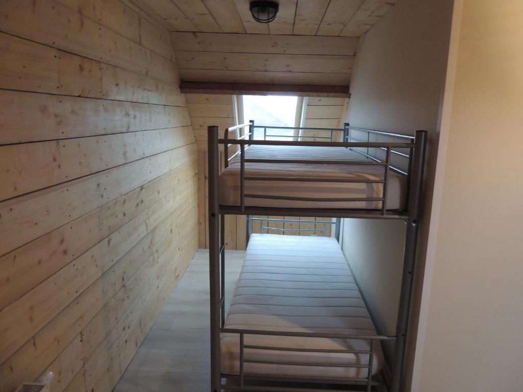 Palanda nebo palandy na pokoji v ubytování "De VRIJBOS ROUTE" alleenstaande dubbele woning!