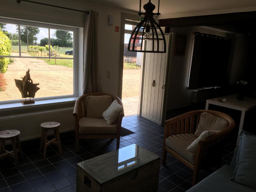 Posezení v ubytování "De VRIJBOS ROUTE" alleenstaande dubbele woning!