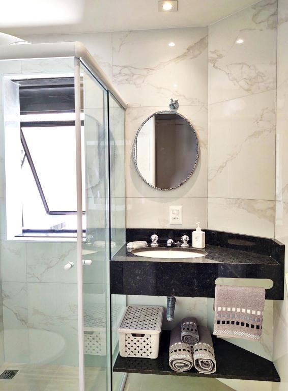  Saint Gotthard Apartment by BnbHost