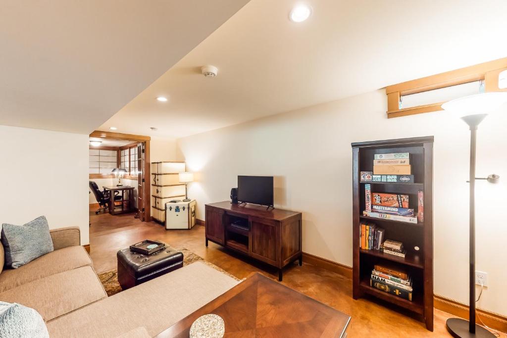 a living room with a couch and a tv at Volunteer Park Vacation in Seattle