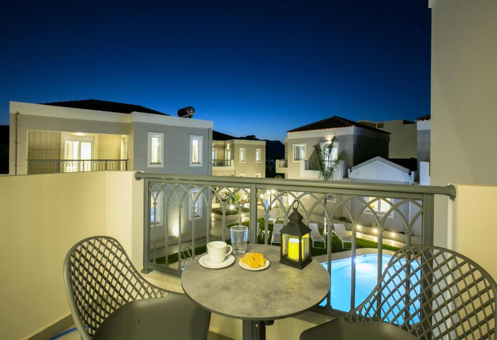 Bazén v ubytování Limosa Luxury Residences nebo v jeho okolí