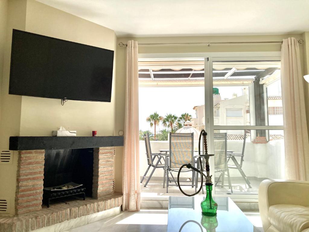 TV a/nebo společenská místnost v ubytování Apartamento en Puerto Marina