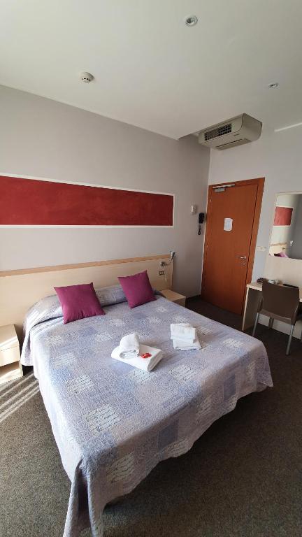 Postel nebo postele na pokoji v ubytování Hotel Garni Rosmari