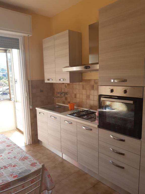 Kuchyňa alebo kuchynka v ubytovaní Appartamento Spoletosfera