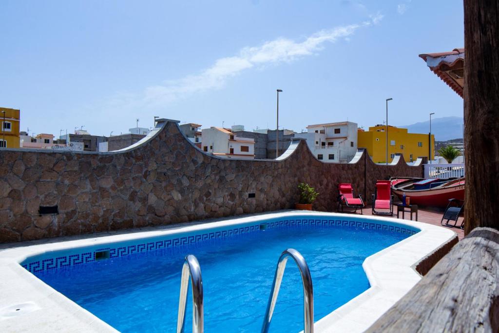 Bazén v ubytování CASA CON PISCINA EN TENERIFE - VISTA MAR Y EL TEIDE nebo v jeho okolí