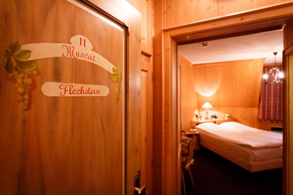 Postel nebo postele na pokoji v ubytování Le Rosenmeer - Hotel Restaurant, au coeur de la route des vins d'Alsace