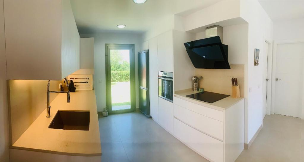 Kuchyň nebo kuchyňský kout v ubytování Villa Lauvic