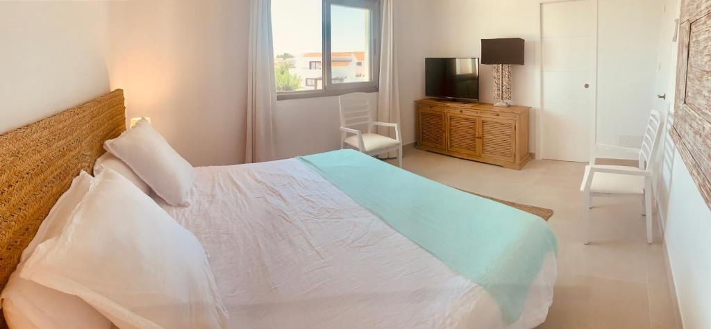 Villa Lauvic, Cala en Bosc – Updated 2023 Prices