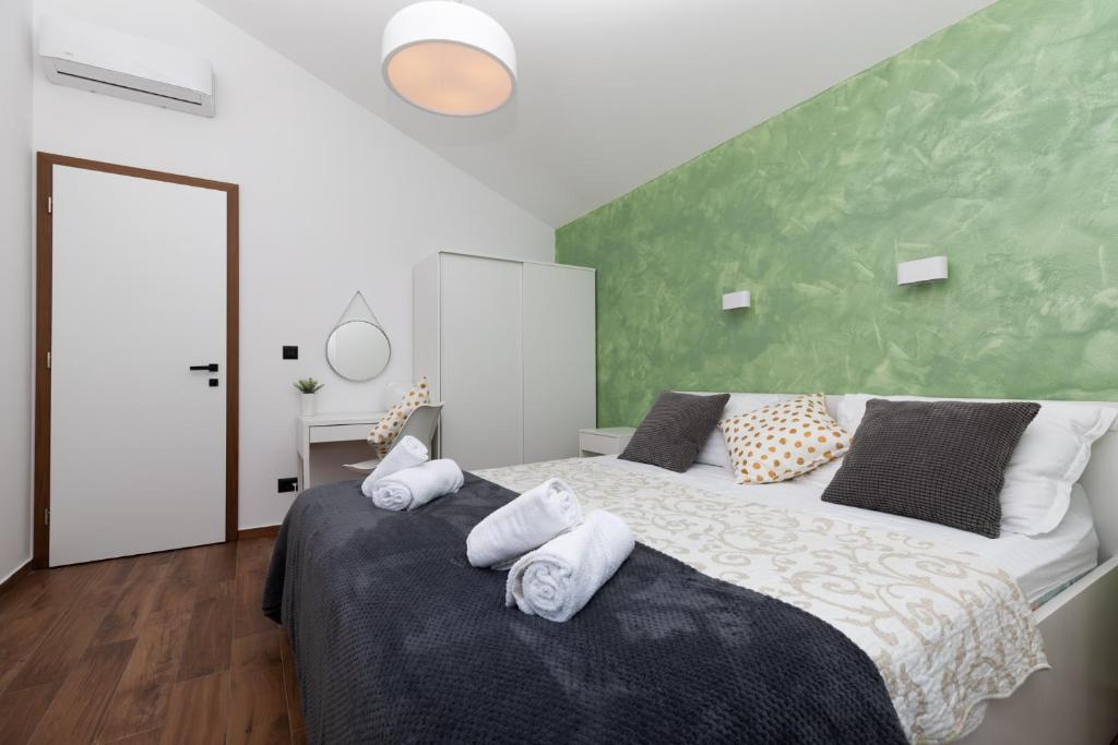 Postel nebo postele na pokoji v ubytování Apartments Ban