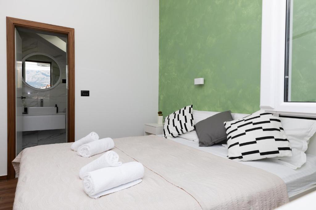 Postel nebo postele na pokoji v ubytování Apartments Ban