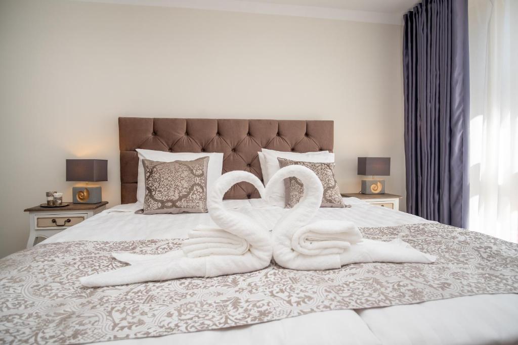 Postel nebo postele na pokoji v ubytování Rataskaevu Boutique - 7 Unique Apartments