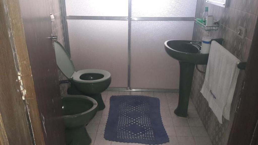  LINDA E CONFORTÁVEL CASA COM PISCINA NO GUARUJÁ