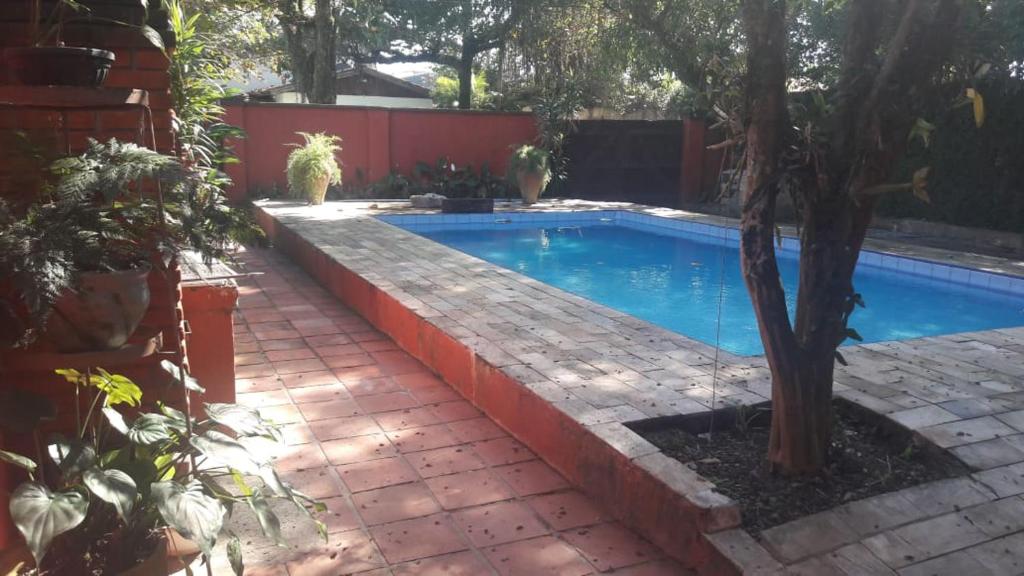  LINDA E CONFORTÁVEL CASA COM PISCINA NO GUARUJÁ