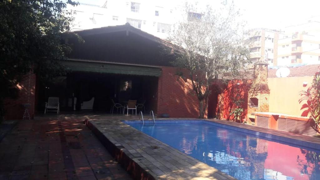  LINDA E CONFORTÁVEL CASA COM PISCINA NO GUARUJÁ