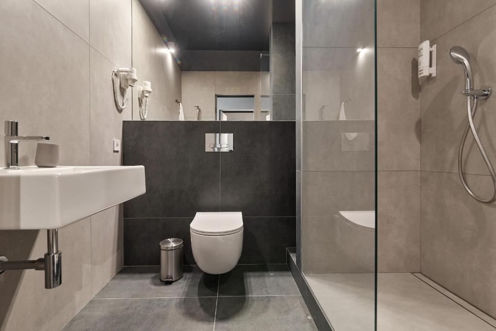 Koupelna v ubytování Atmosfera Hotel