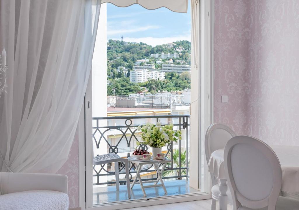 Palais Miramar Imperial Croisetteにあるバルコニーまたはテラス