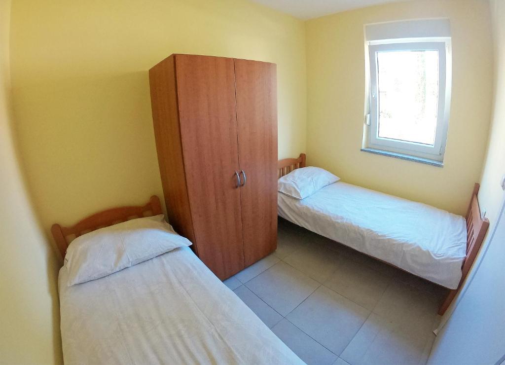 Łóżko lub łóżka w pokoju w obiekcie Apartments SOLARIS - with PRIVATE PARKING