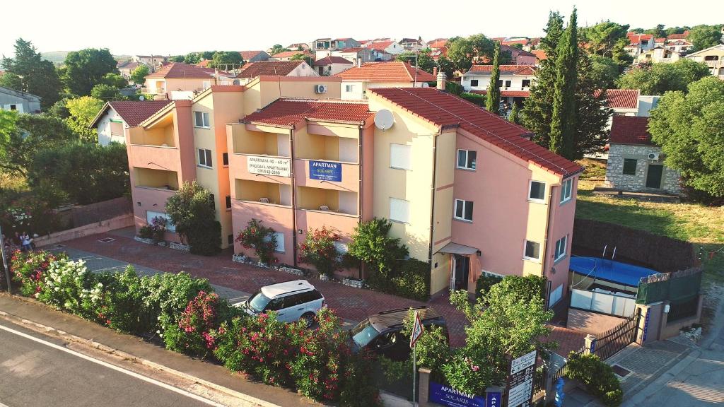 Budynek, w którym mieści się apartament