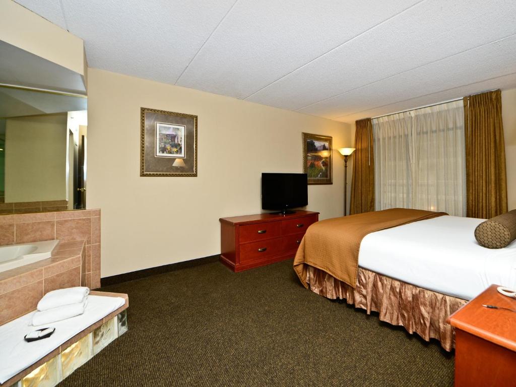 Ramada by Wyndham Plymouth Hotel & Conference Center - Suite Mit Kingsize-Bett, Schlafsofa Und Whirlpool