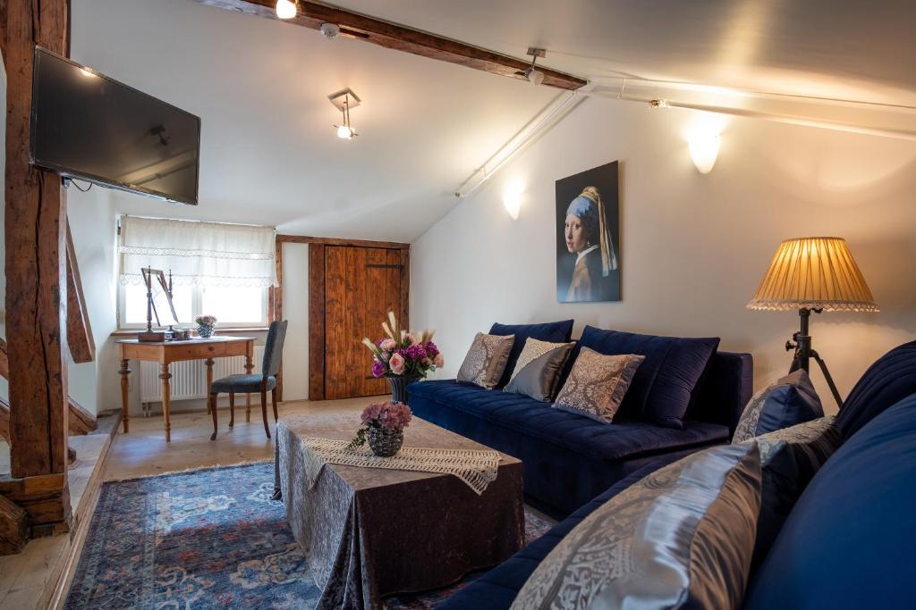 TV a/nebo společenská místnost v ubytování Rataskaevu Boutique - 7 Unique Apartments