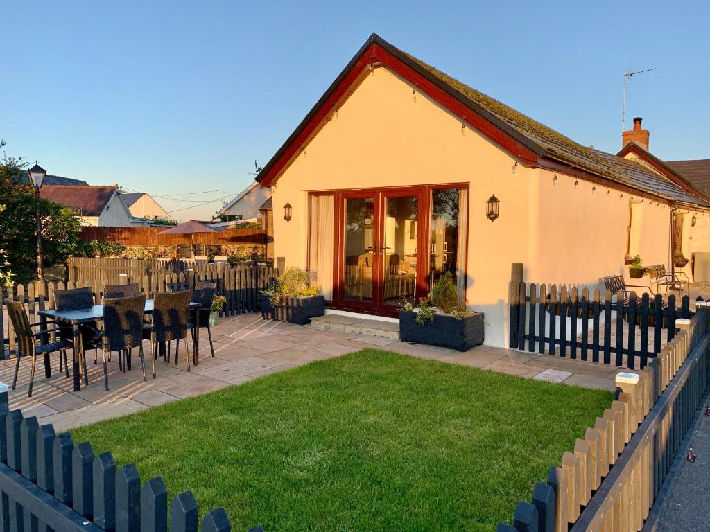 Potters Barn, Kilgetty (updated prices 2024)