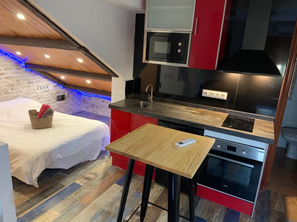Kuchyň nebo kuchyňský kout v ubytování Closest Studio to Gibraltar Border
